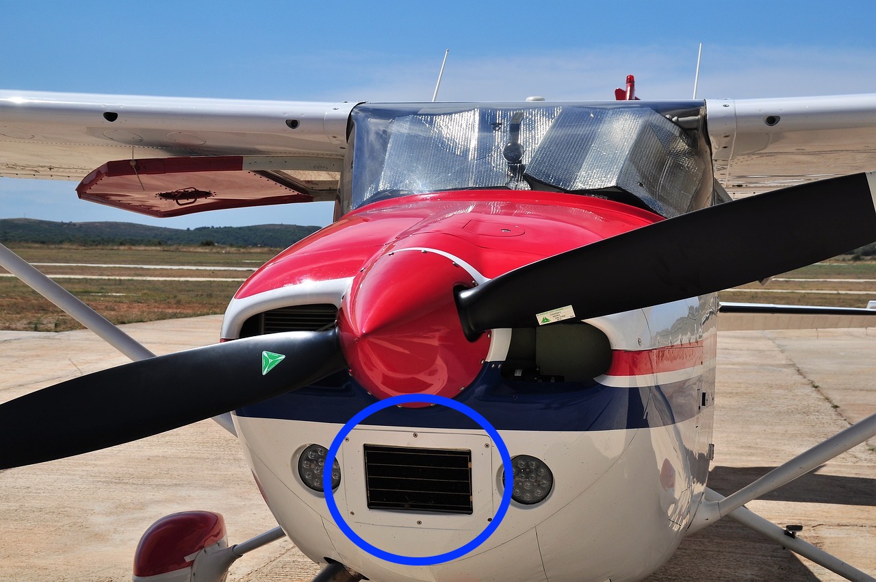 front part of a cessna showing air inlet and air filter