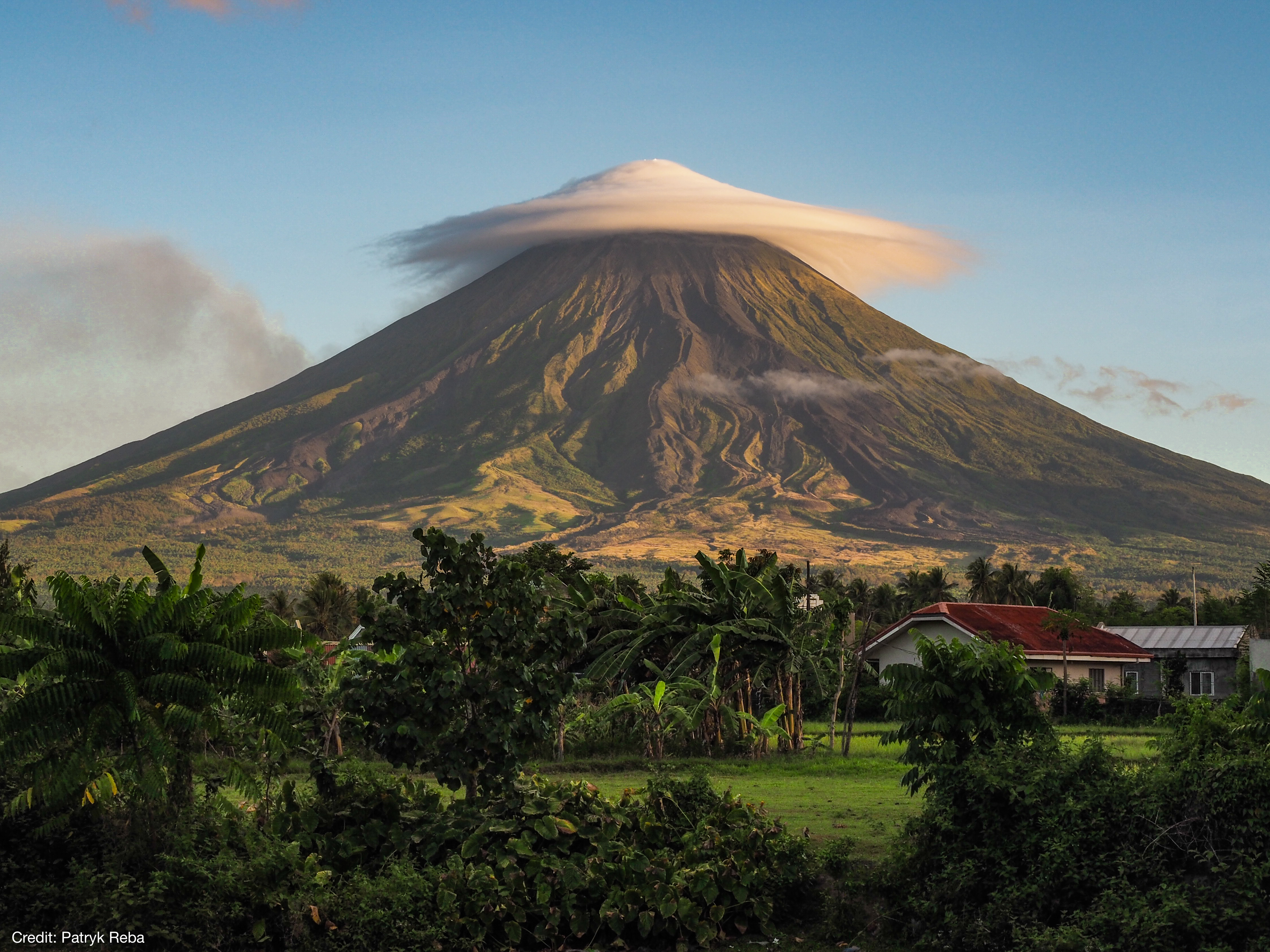 cap cloud on the top of a mountain